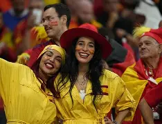 国际足坛女运动员展现实力与技巧视频